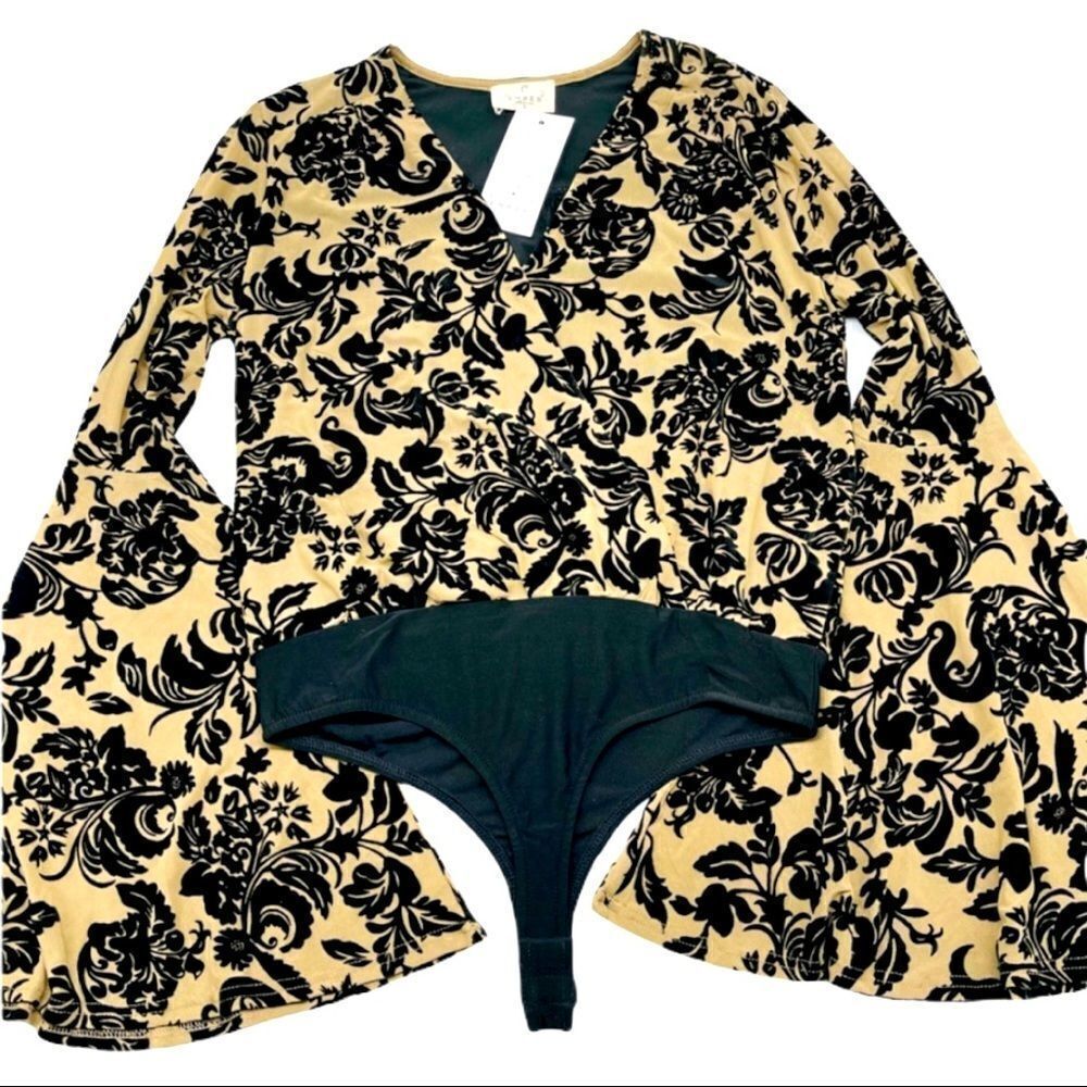 Ember Velvet Floral Lace Flare sleeve Bodysuit SMALL NWT